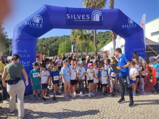 Centenas de atletas na 14ª Corrida do 25 de Abril