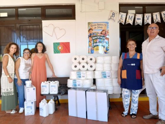 Entrega de materiais às escolas
